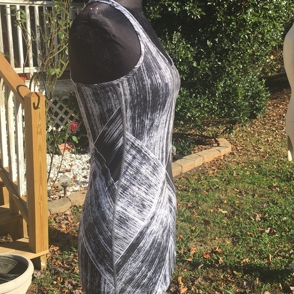 Lululemon  Racerback Heat Wave Black & White - Picture 9 of 9